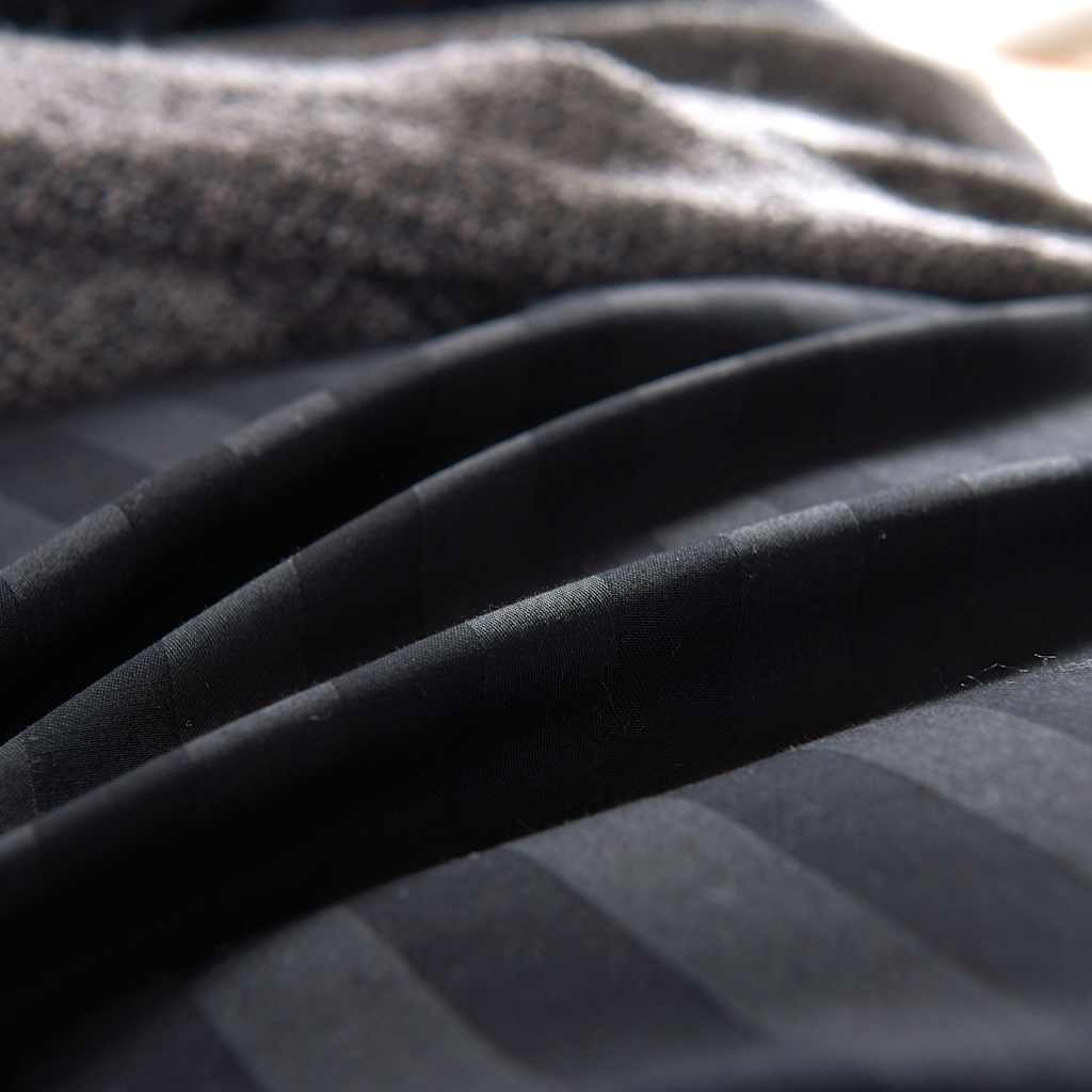 vidaXL Bettbezug Schwarz 155 x 220 cm Baumwollsatin und Streifen